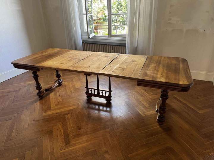 Table ancienne Bourgoin-Jallieu